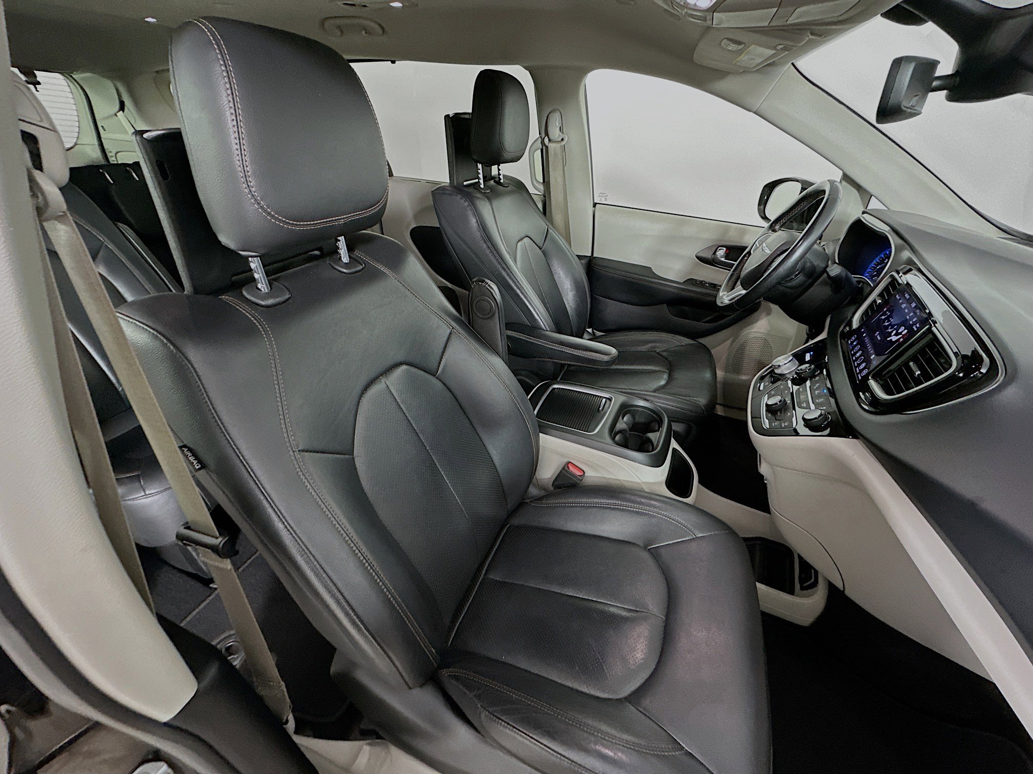 Used 2020 Chrysler Pacifica Touring-L Plus w/ Tire & Wheel Group image 37