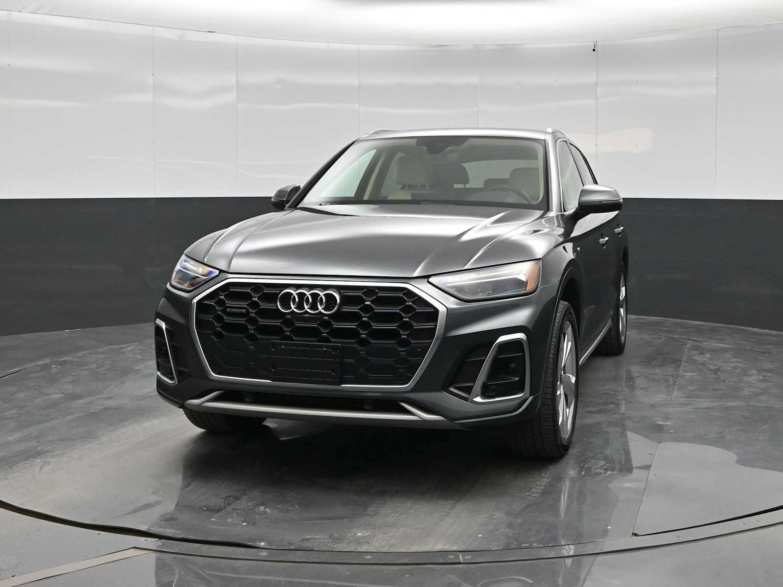 Used 2022 Audi Q5 2.0T Premium Plus w/ Premium Plus Package AWD/4WD image 3