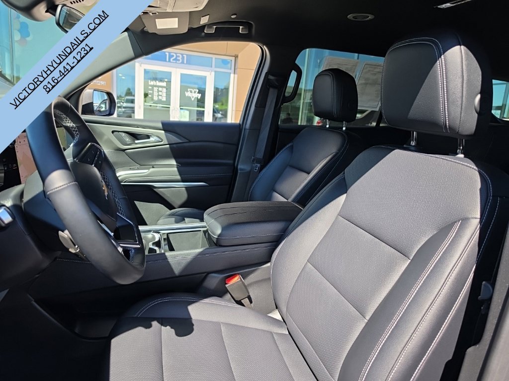 Used 2025 Chevrolet Traverse LT AWD/4WD image 14