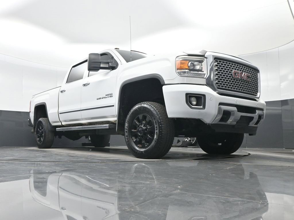 Used 2015 GMC Sierra 3500 Denali w/ Duramax Plus Package image 33