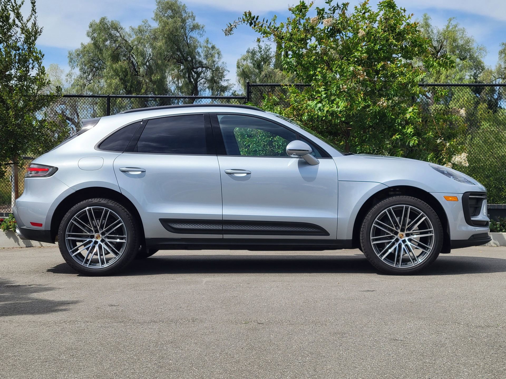 Used 2026 Porsche Macan AWD/4WD image 8