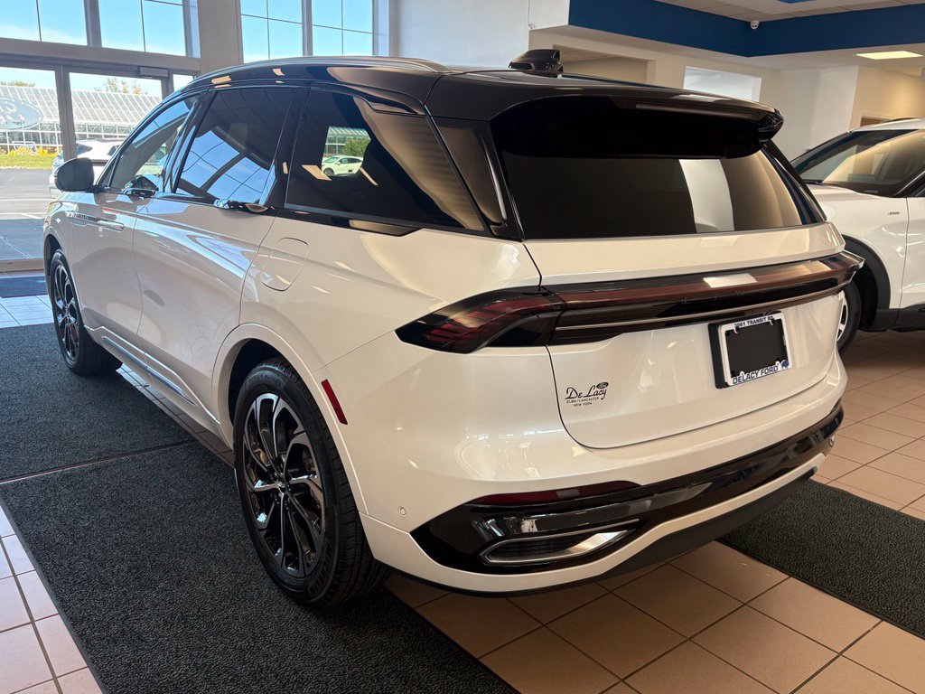 Used 2024 Lincoln Nautilus Reserve w/ Equipment Group 203A AWD/4WD image 3