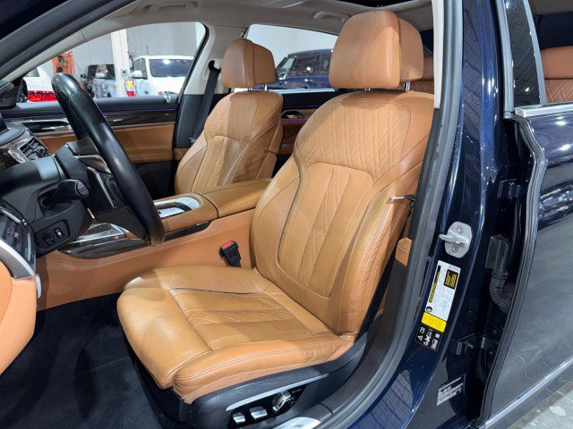 Used 2016 BMW 750i xDrive AWD/4WD image 10