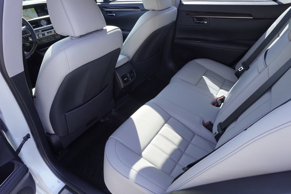 Used 2017 Lexus ES 350 w/ Luxury Package FWD image 29