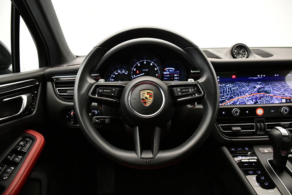 Certified 2025 Porsche Macan image 26