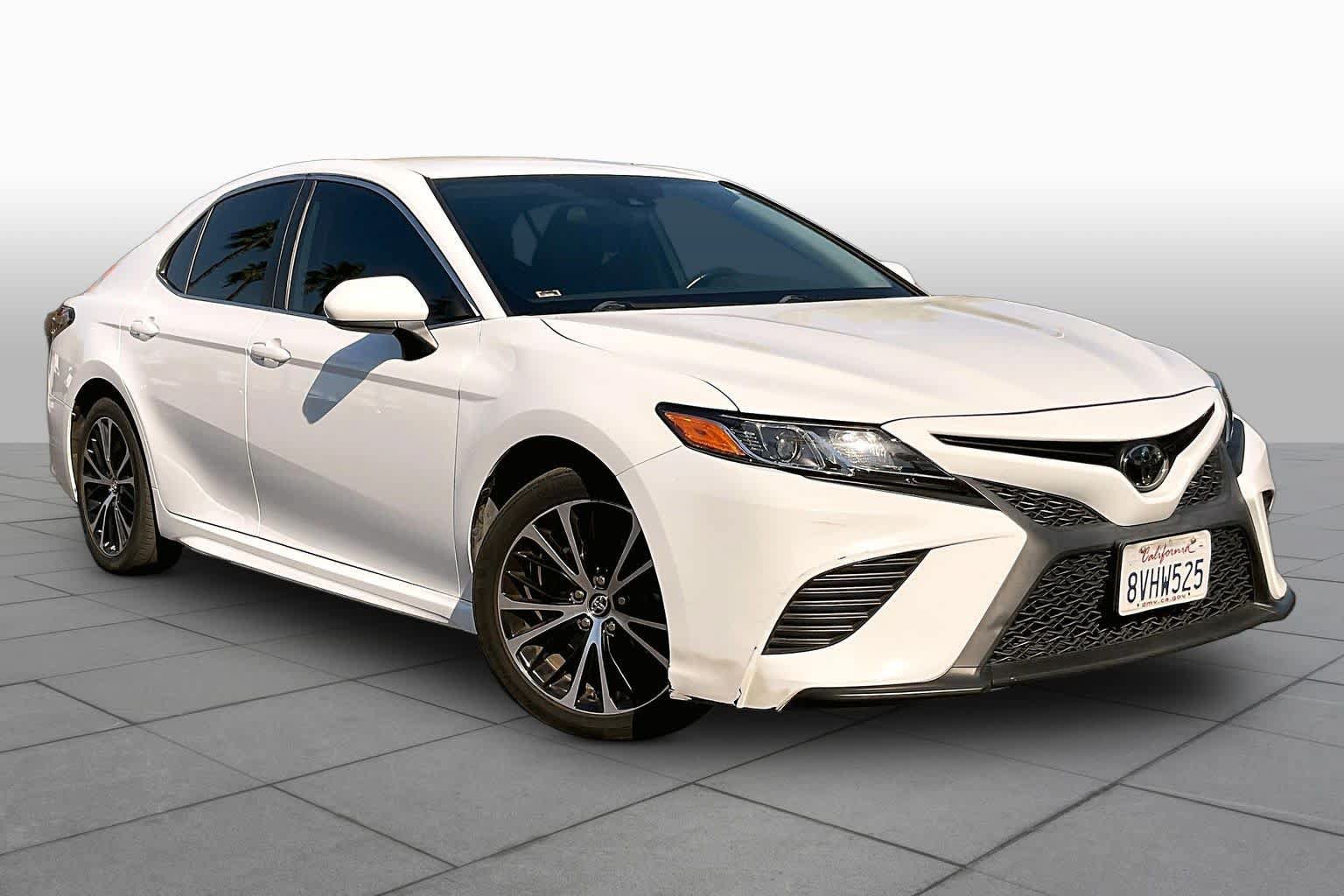 Used 2020 Toyota Camry SE FWD image 2