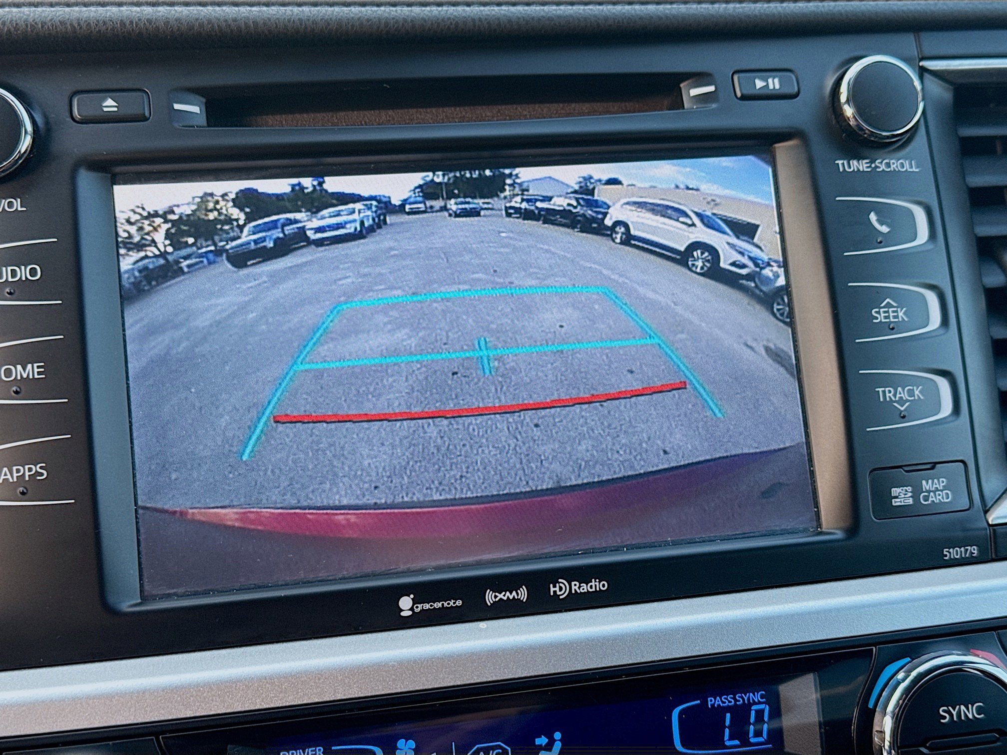 Used 2018 Toyota Highlander SE image 14