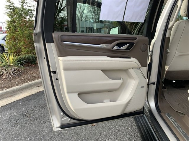 Used 2021 GMC Yukon XL Denali w/ Denali Premium Package image 15