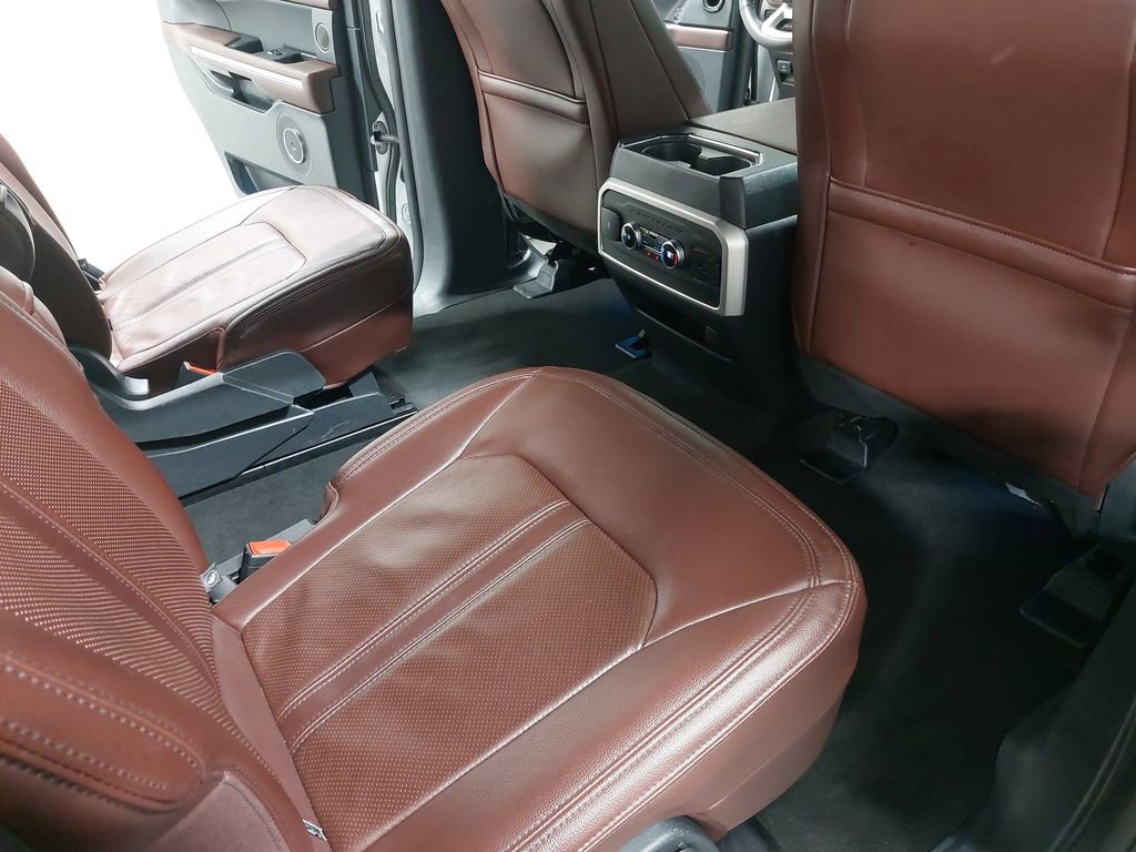 Used 2024 Ford Expedition Limited image 11