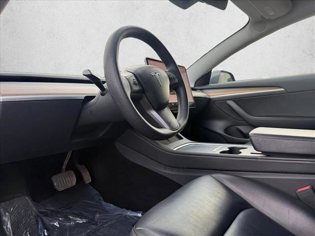 Used 2023 Tesla Model 3 Standard Range image 9