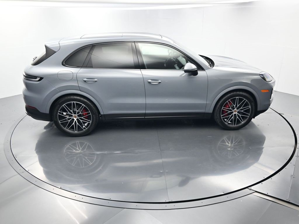 Used 2025 Porsche Cayenne S image 40
