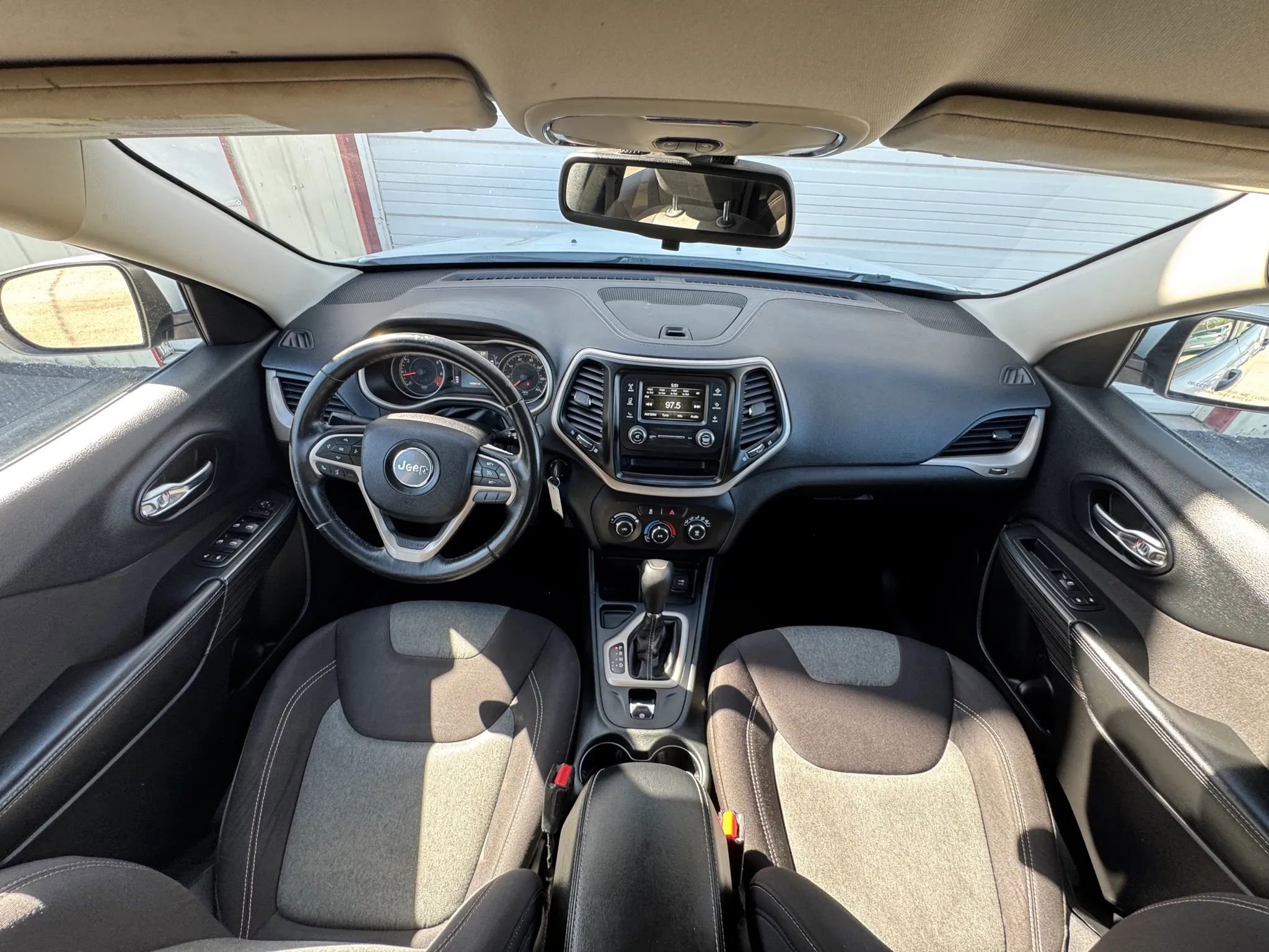 Used 2015 Jeep Cherokee Sport FWD image 18