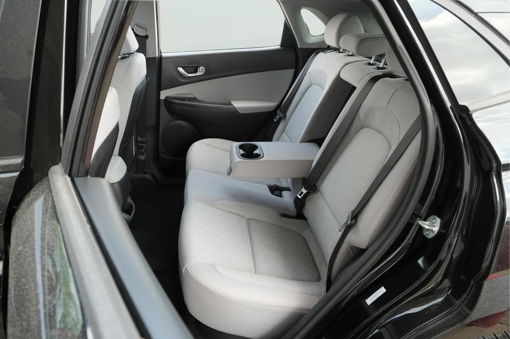 Used 2023 Hyundai Kona SE FWD image 32