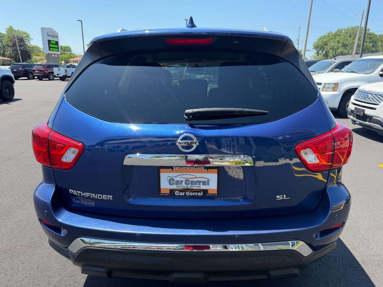 Used 2020 Nissan Pathfinder SL FWD image 4