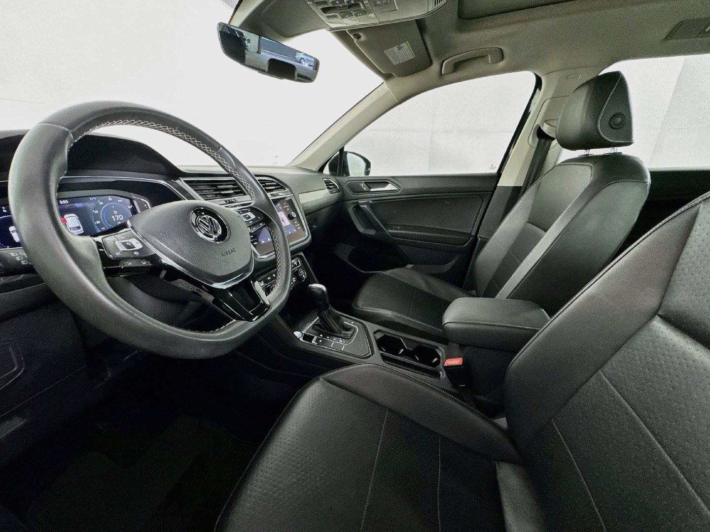 Used 2021 Volkswagen Tiguan SEL FWD image 19