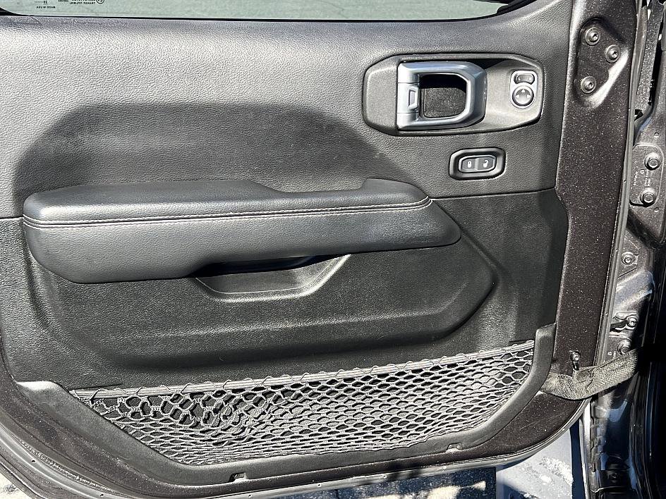 Used 2020 Jeep Gladiator Overland w/ Popular Equipment Package image 19