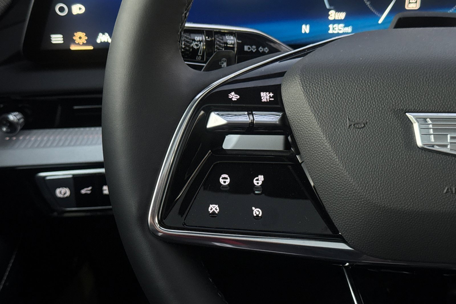 Certified 2025 Cadillac Optiq Luxury 1 image 31