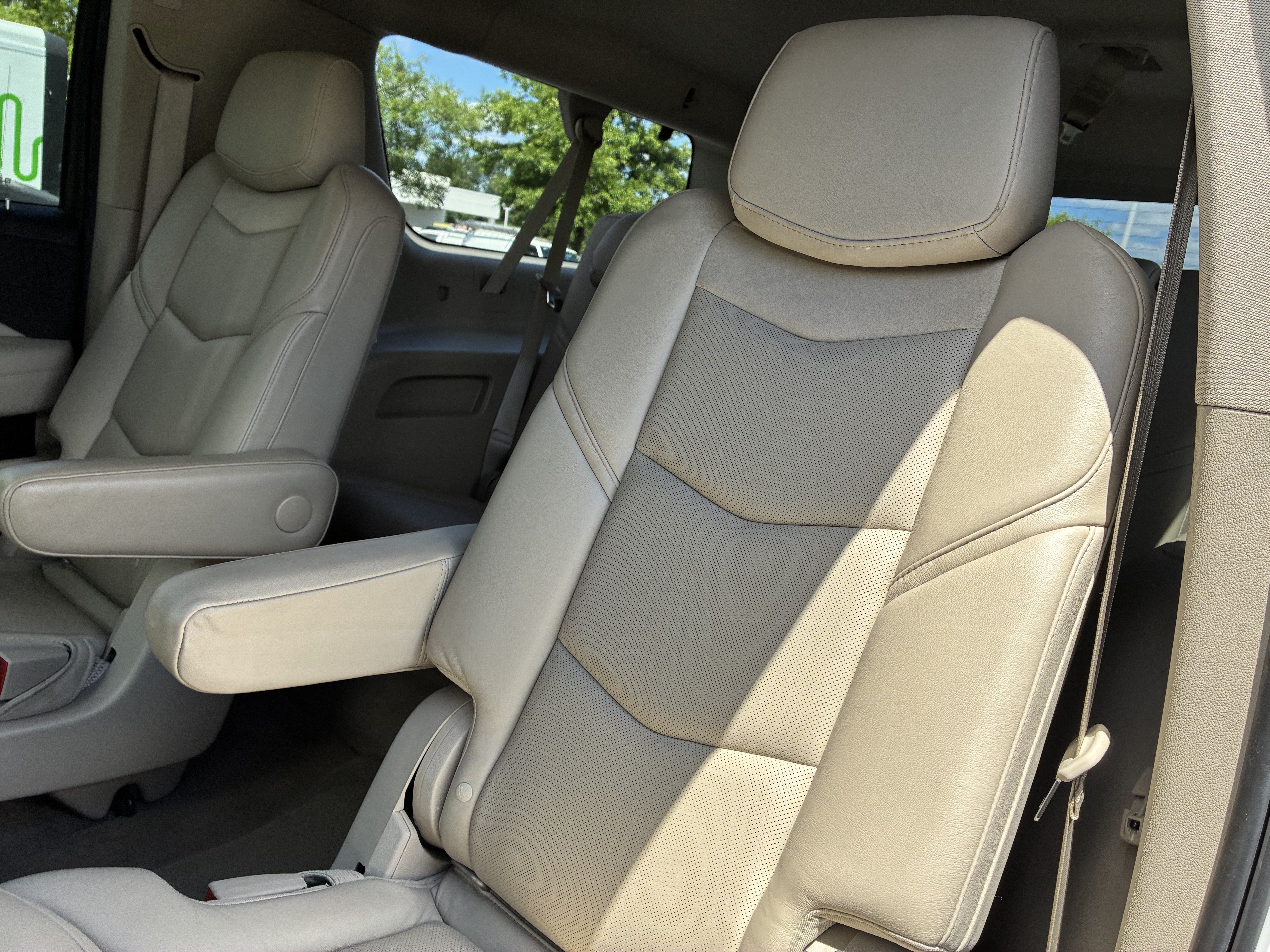 Used 2019 Cadillac Escalade ESV Premium Luxury AWD/4WD image 14