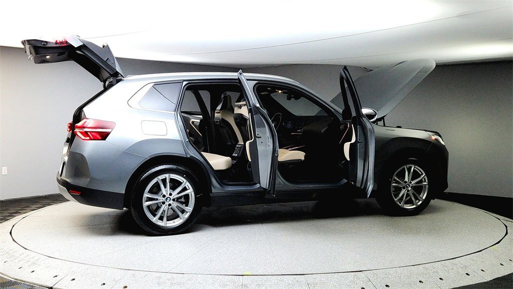 Used 2025 BMW X3 xDrive30i w/ Premium Package image 12