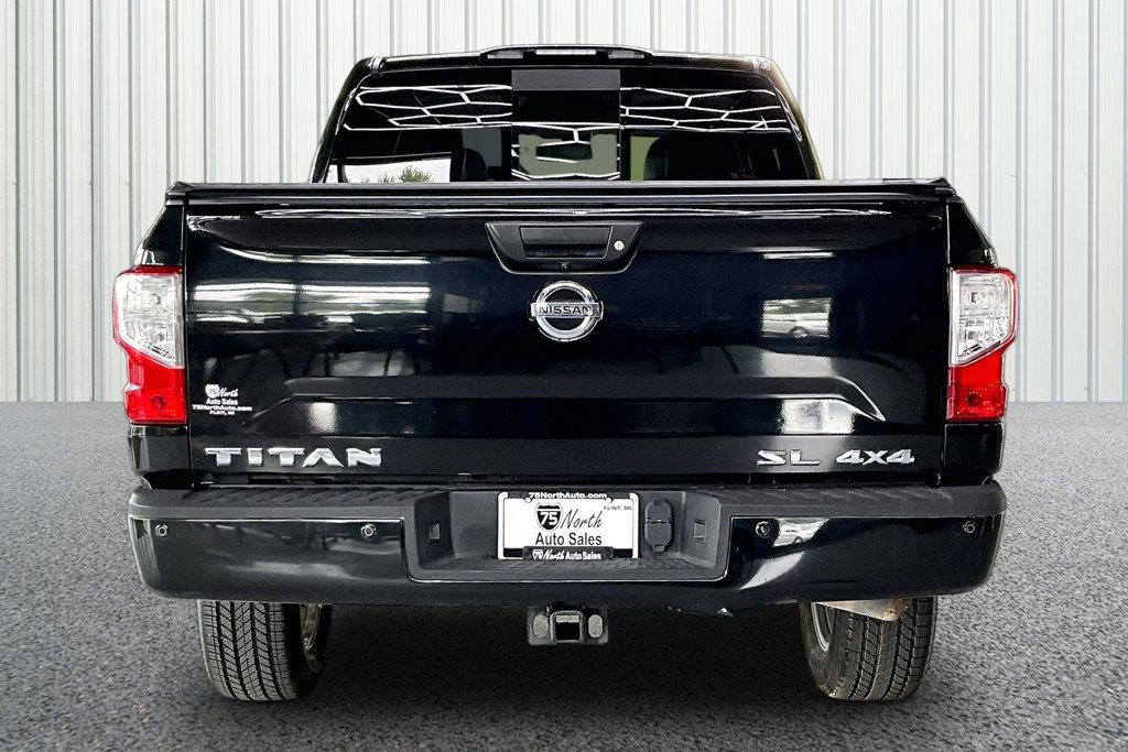 Used 2017 Nissan Titan SL AWD/4WD image 5