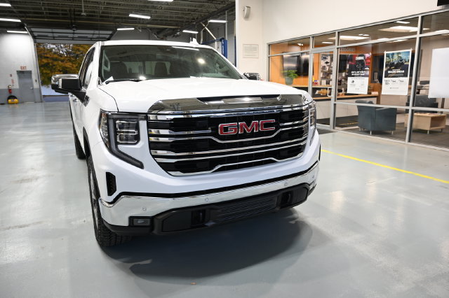 New 2026 GMC Sierra 1500 SLT AWD/4WD image 3