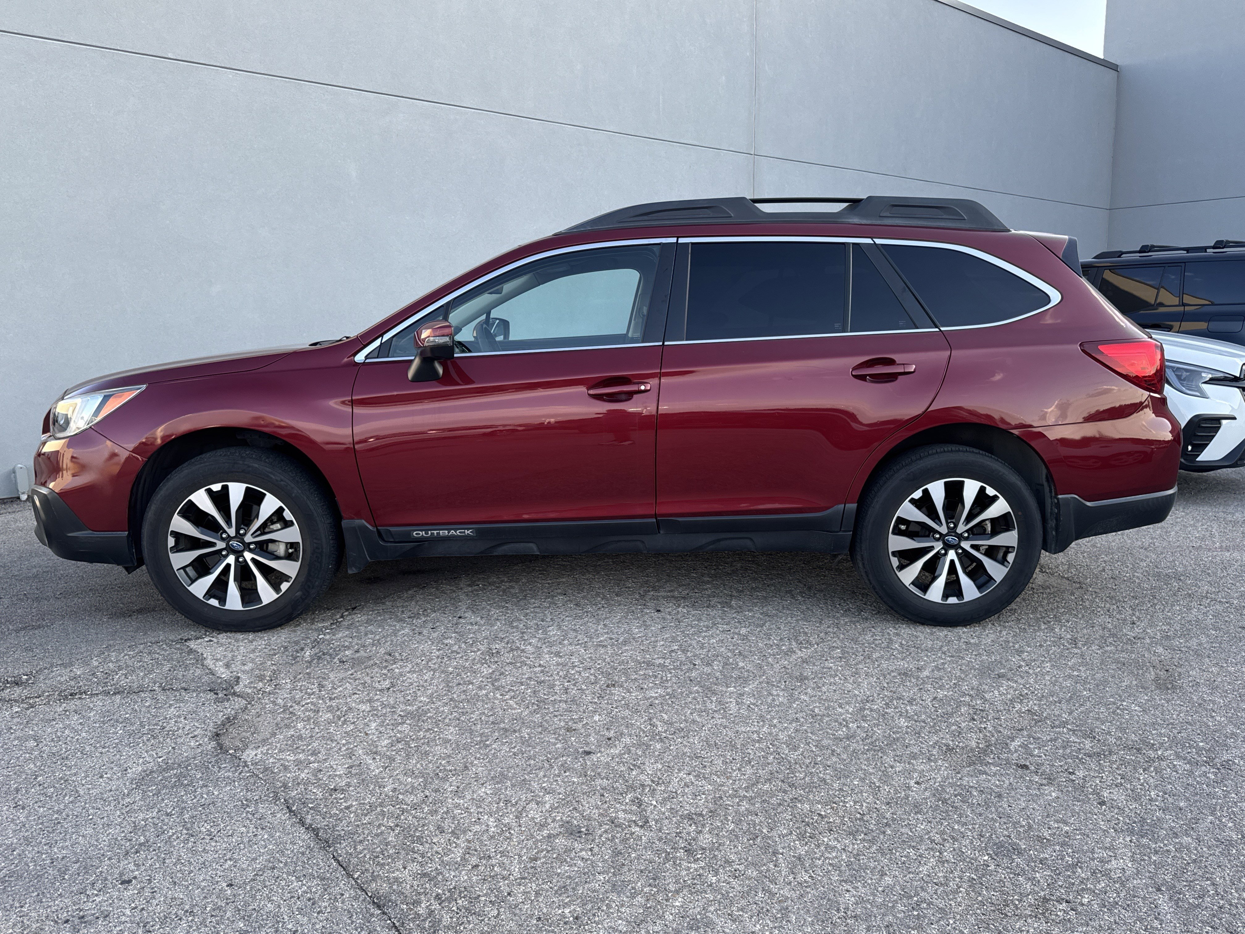 Used 2017 Subaru Outback 3.6R Limited AWD/4WD image 6