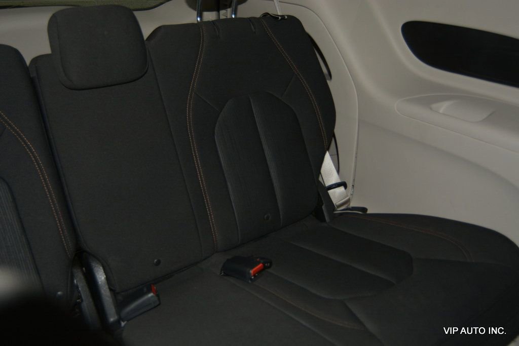 Used 2017 Chrysler Pacifica Touring image 27