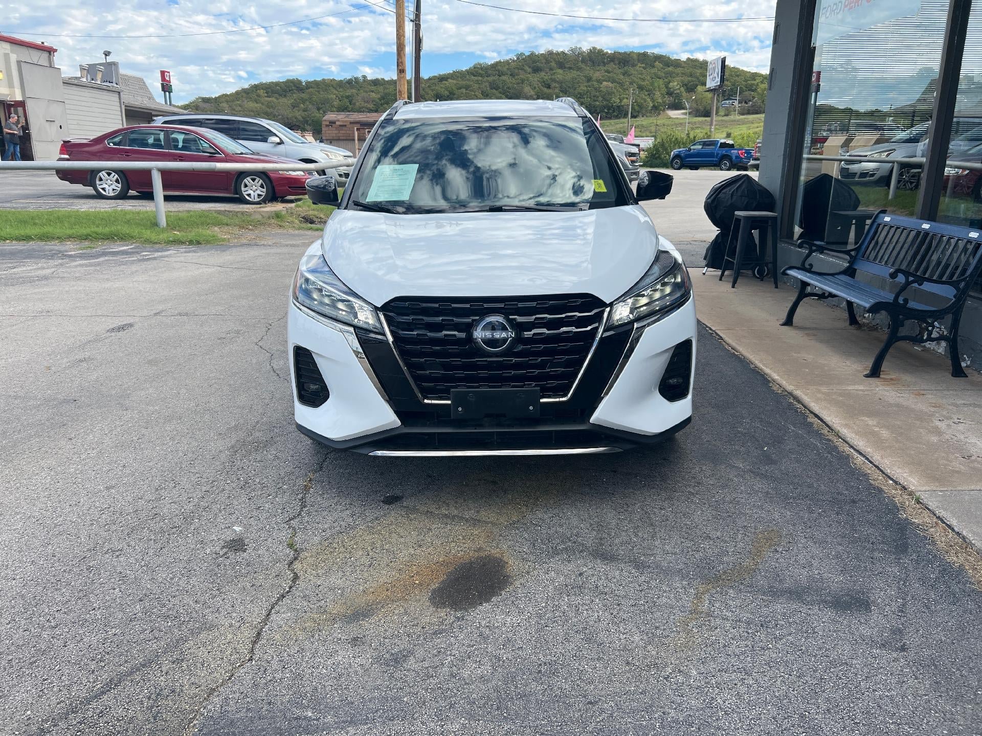 Used 2023 Nissan Kicks SR w/ SR Premium Package FWD image 4