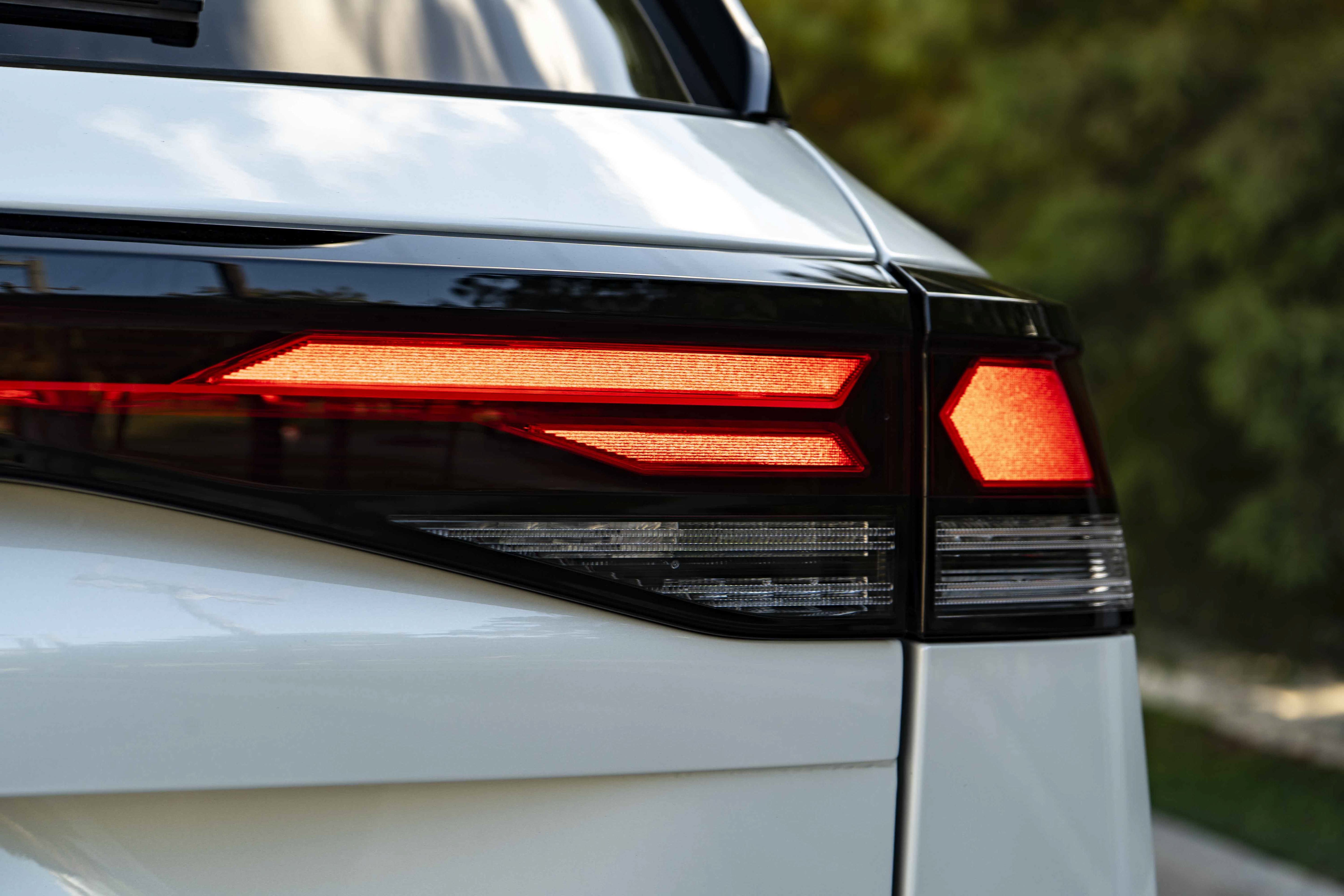 Certified 2026 Volkswagen Tiguan SE R-Line FWD image 12