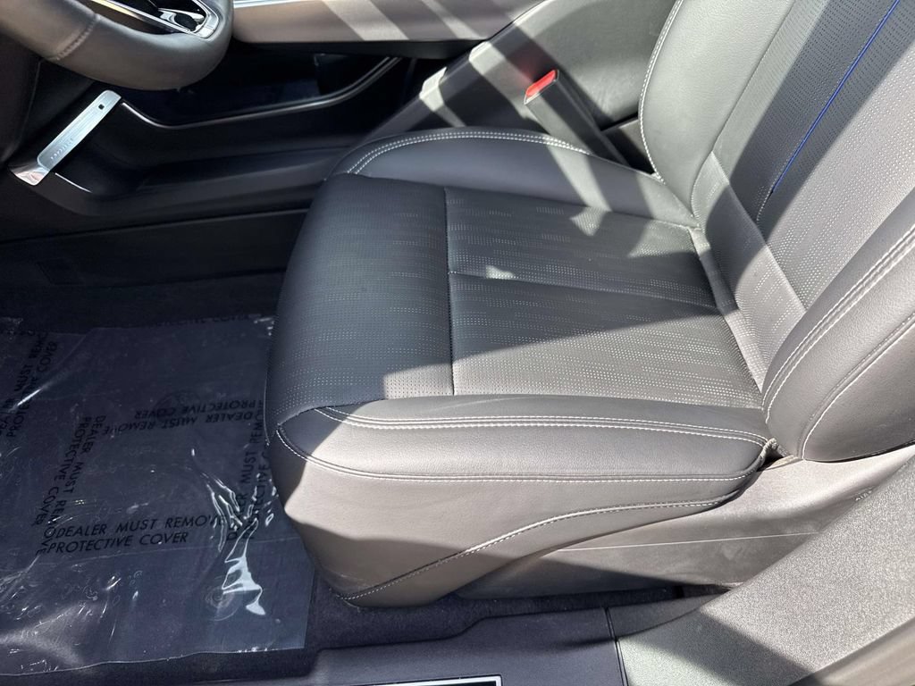 Used 2025 Cadillac Lyriq Luxury w/ LPO, Floor Liner Package AWD/4WD image 30