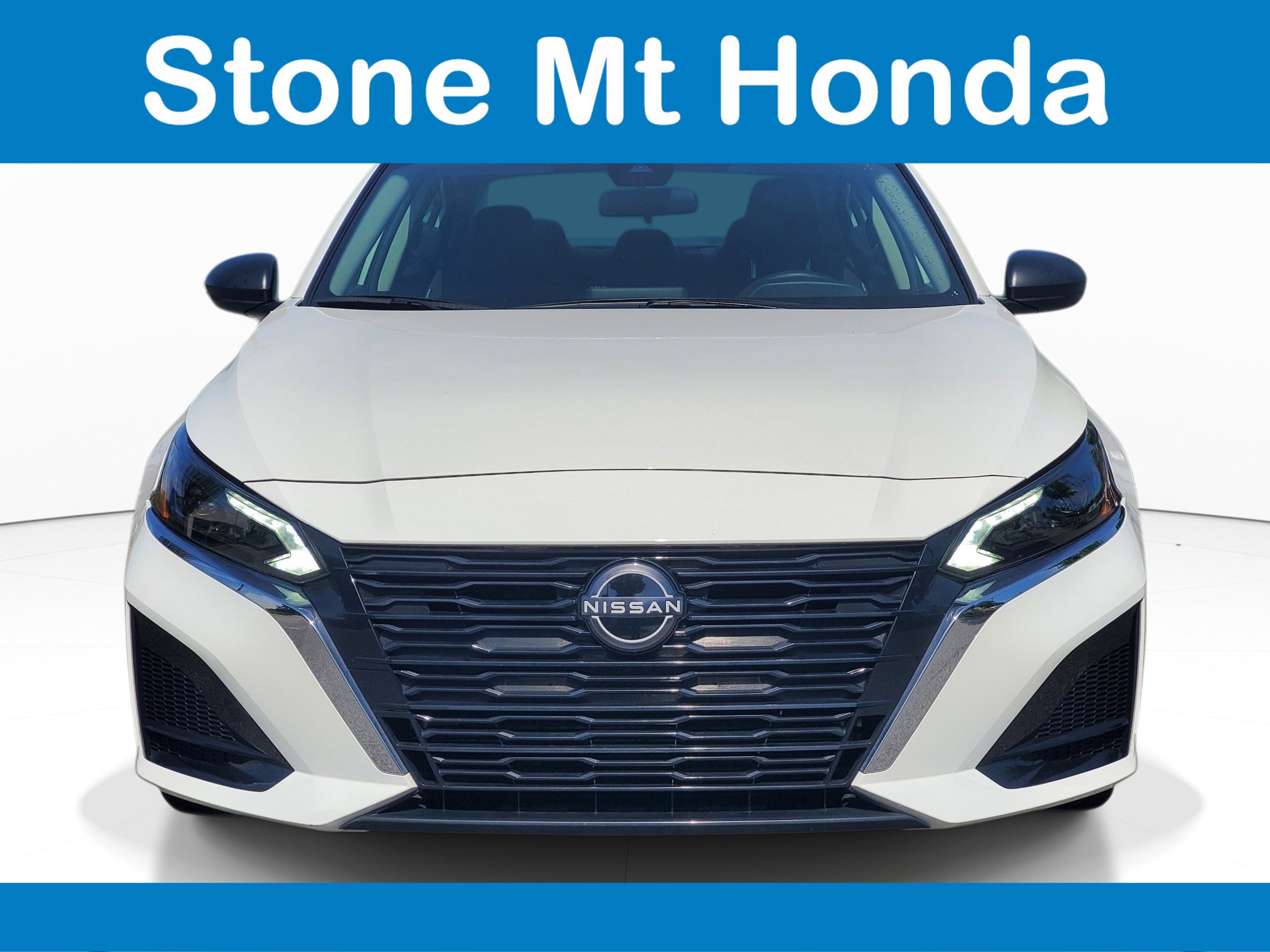 Used 2025 Nissan Altima 2.5 SV FWD image 2