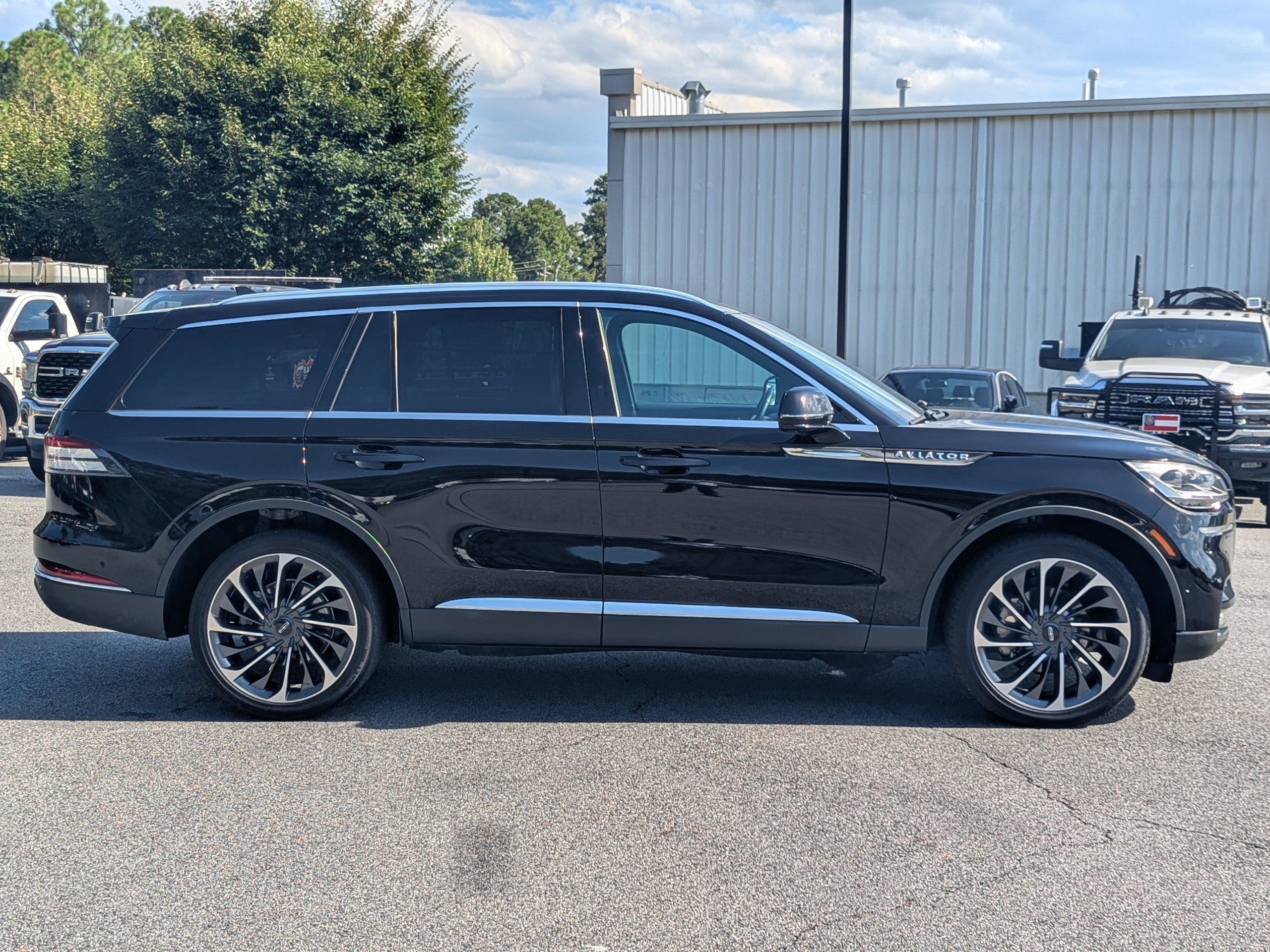 Used 2020 Lincoln Aviator Reserve w/ Equipment Group 202A AWD/4WD image 9