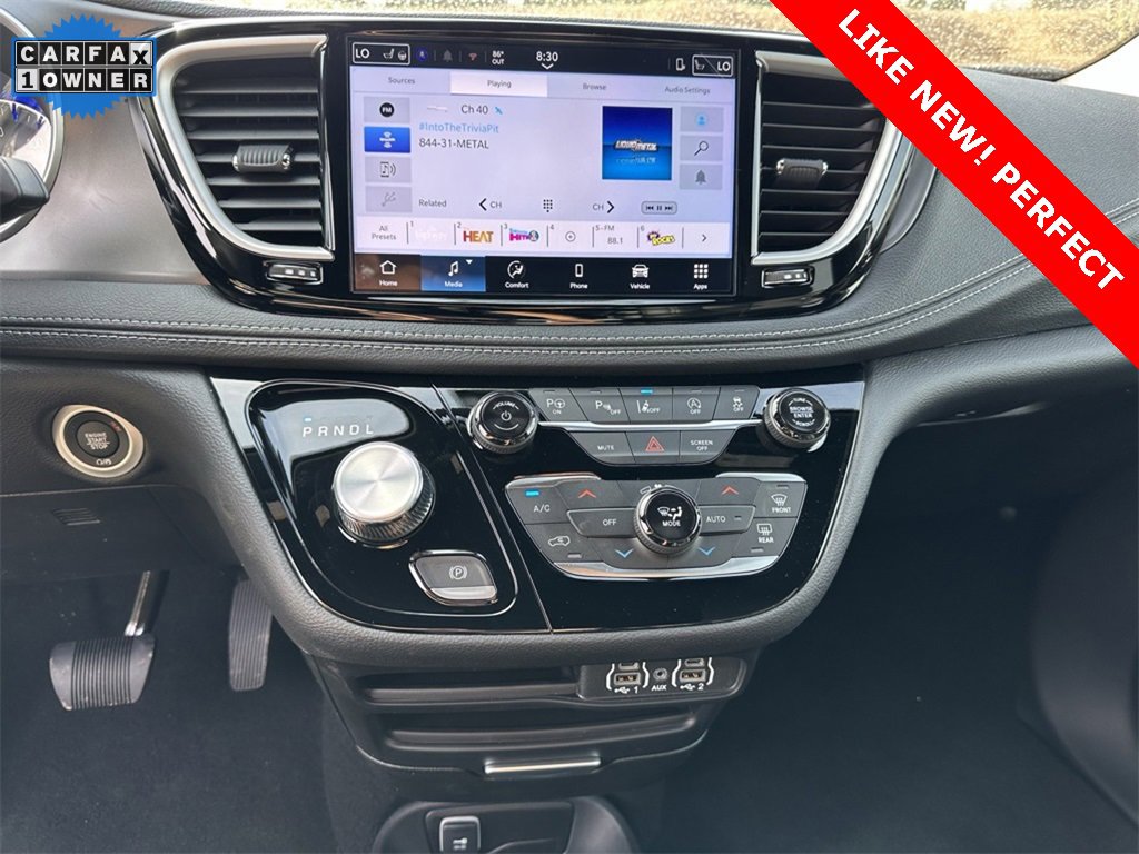 Used 2025 Chrysler Pacifica Select image 21