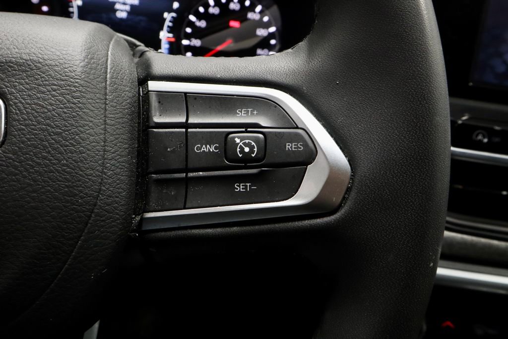 Used 2025 Jeep Compass Latitude image 27