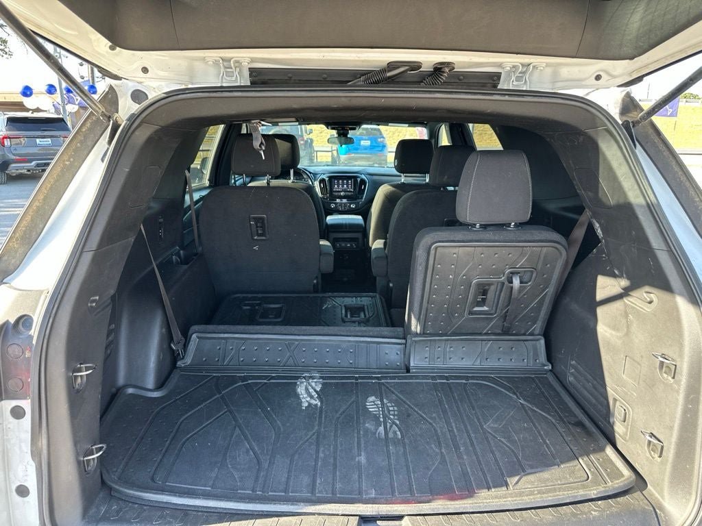 Used 2022 Chevrolet Traverse LT w/ LPO, Floor Liner Package FWD image 8
