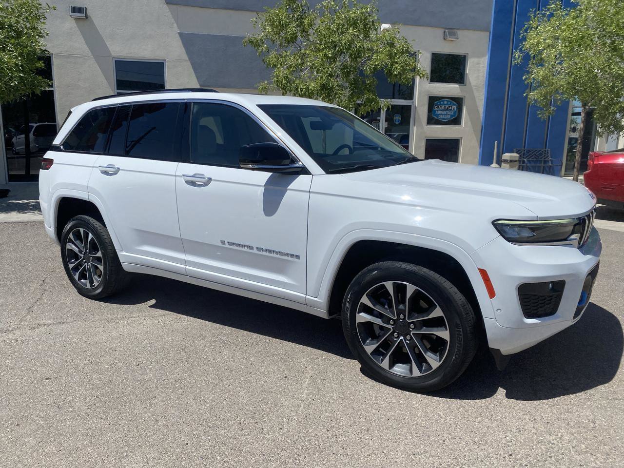 Used 2022 Jeep Grand Cherokee Overland w/ Advanced Protech Group III AWD/4WD image 2