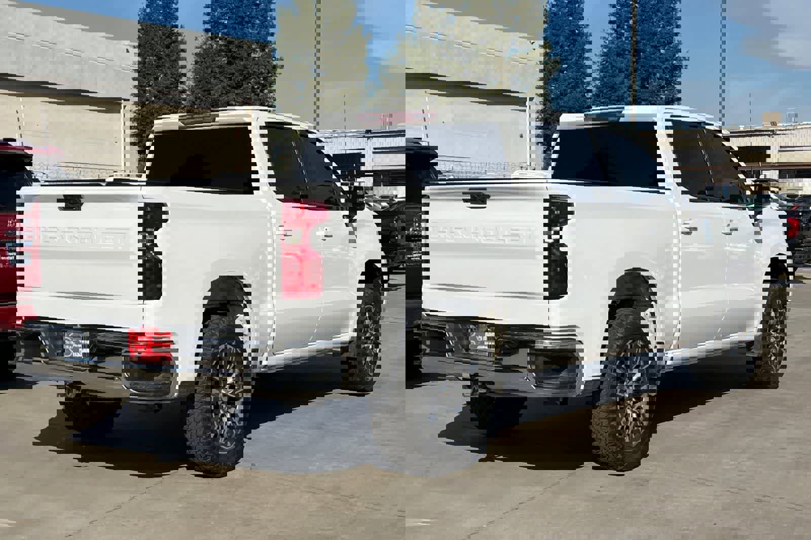 Used 2022 Chevrolet Silverado 1500 LT image 3