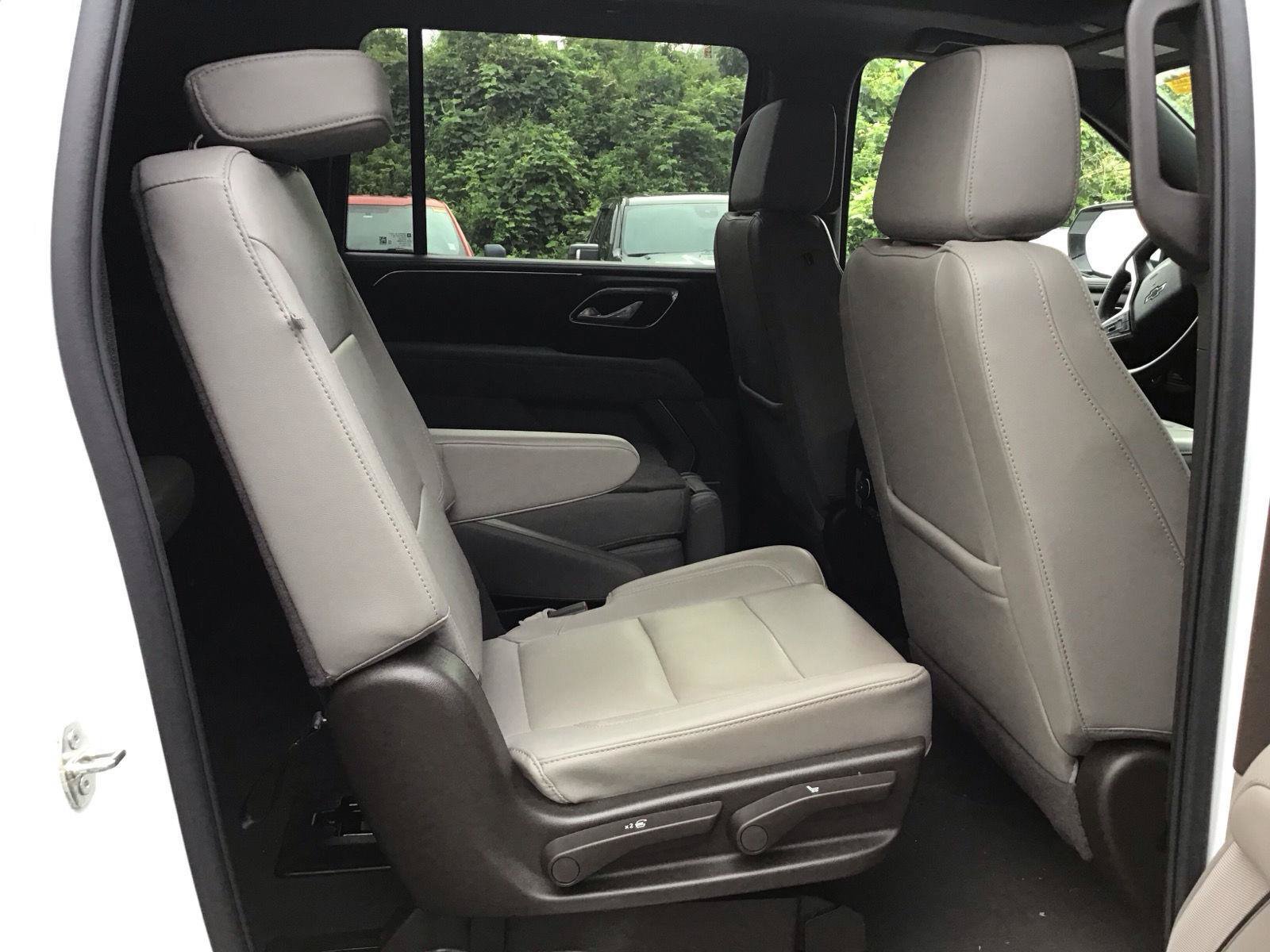 Used 2024 Chevrolet Suburban Z71 w/ Luxury Package AWD/4WD image 6