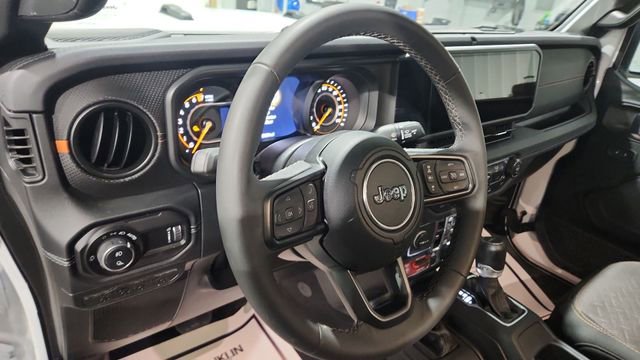 Used 2025 Jeep Gladiator Mojave image 18