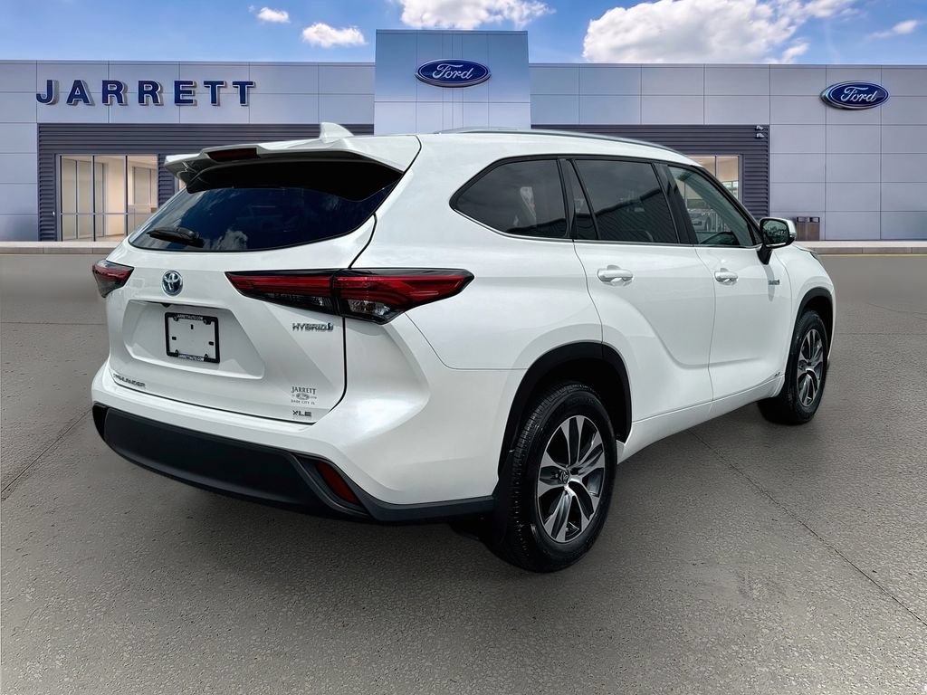 Used 2021 Toyota Highlander XLE AWD/4WD image 7