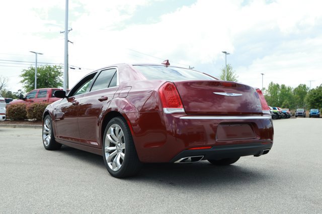 Used 2019 Chrysler 300 Touring w/ Chrome Appearance Package image 8