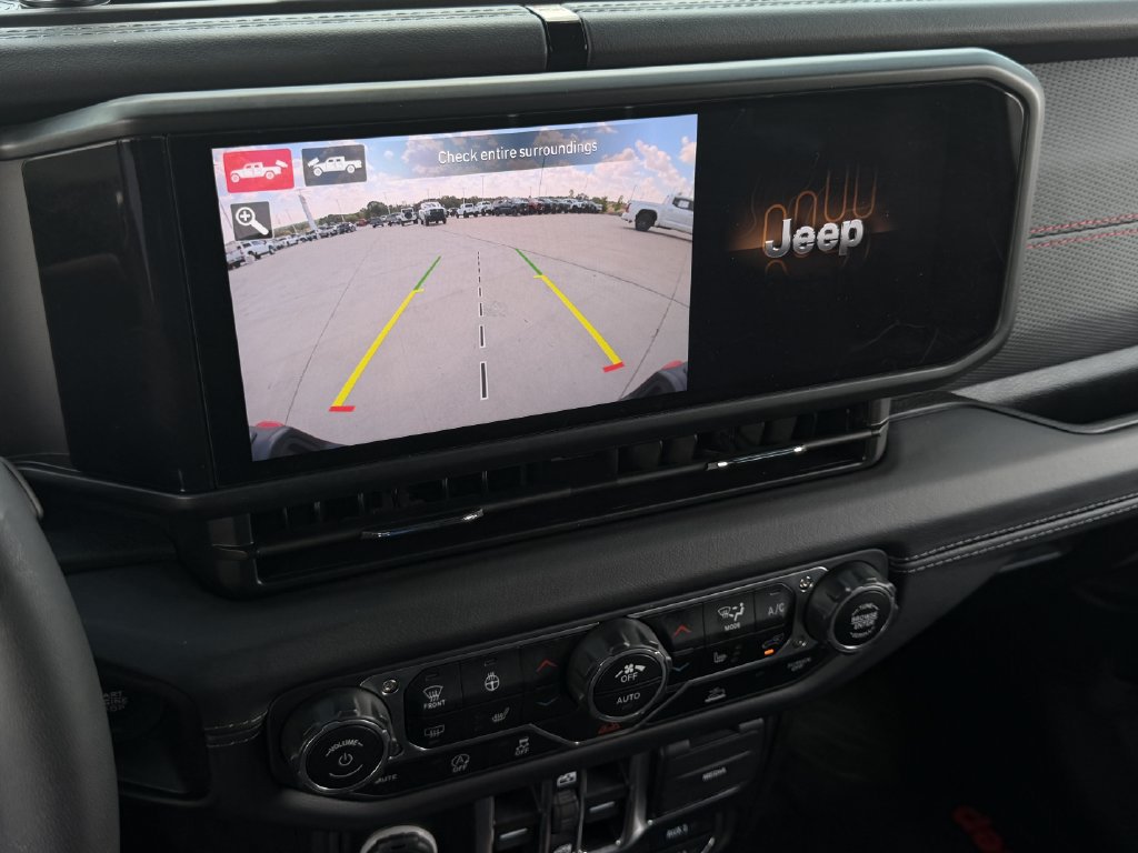 Used 2025 Jeep Gladiator Rubicon AWD/4WD image 18