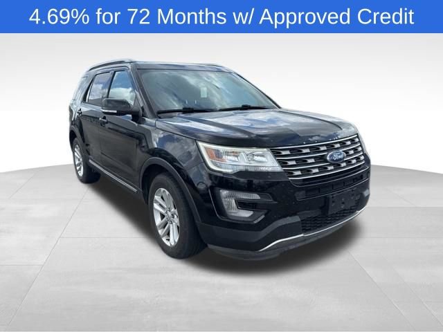 Used 2017 Ford Explorer XLT image 1
