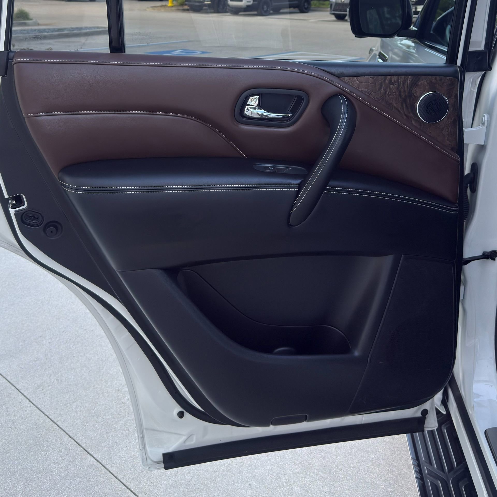 Used 2024 INFINITI QX80 Premium Select w/ Cargo Package image 18