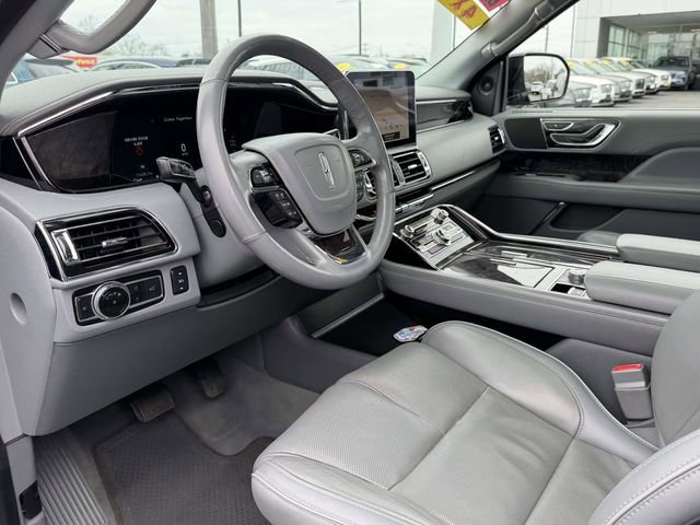 Used 2018 Lincoln Navigator Select image 13