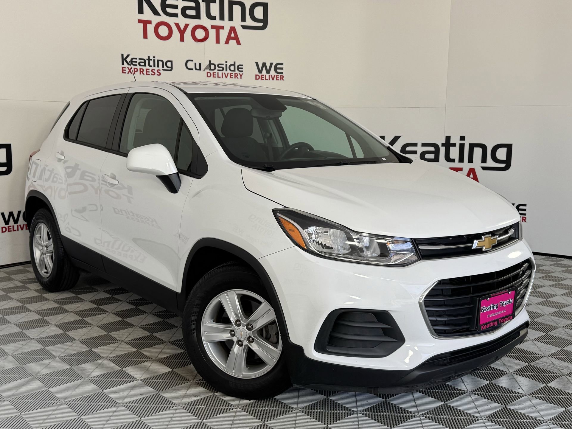 Used 2022 Chevrolet Trax LS w/ Tint and Cruise Package image 3