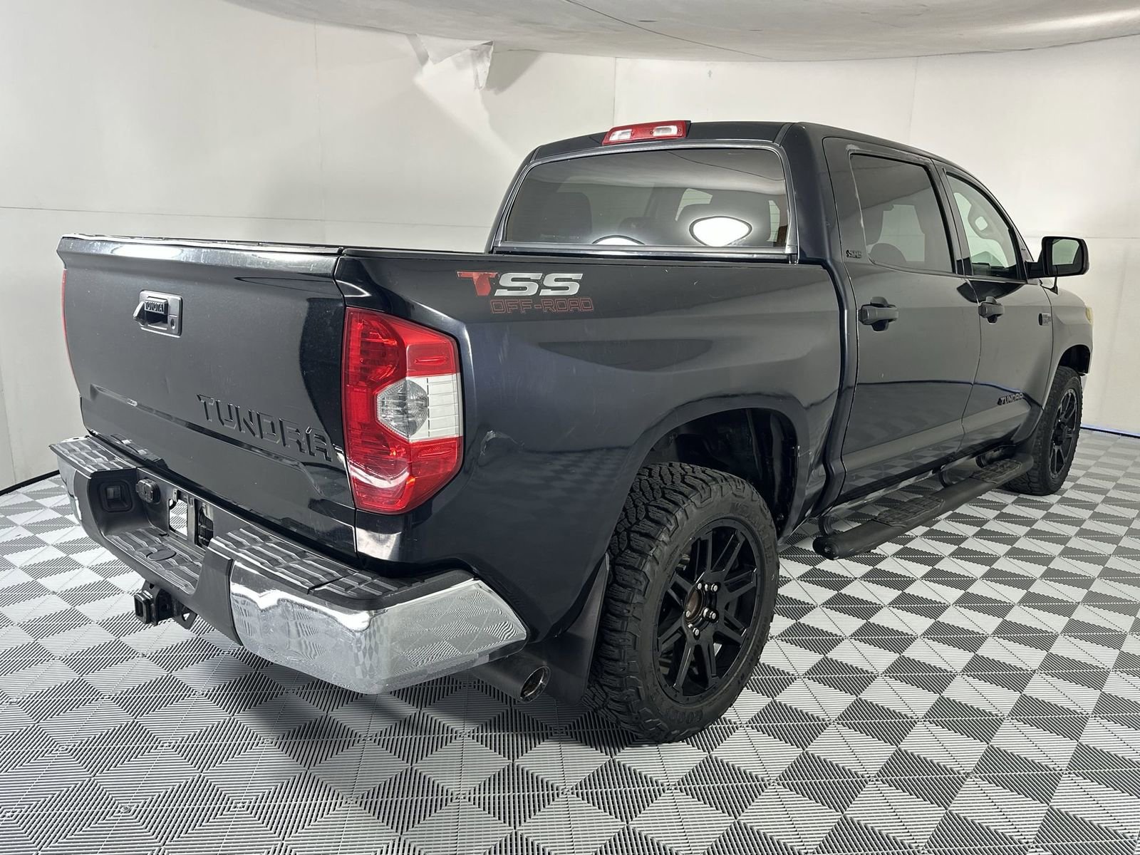 Used 2019 Toyota Tundra SR5 w/ SR5 Upgrade Package image 8