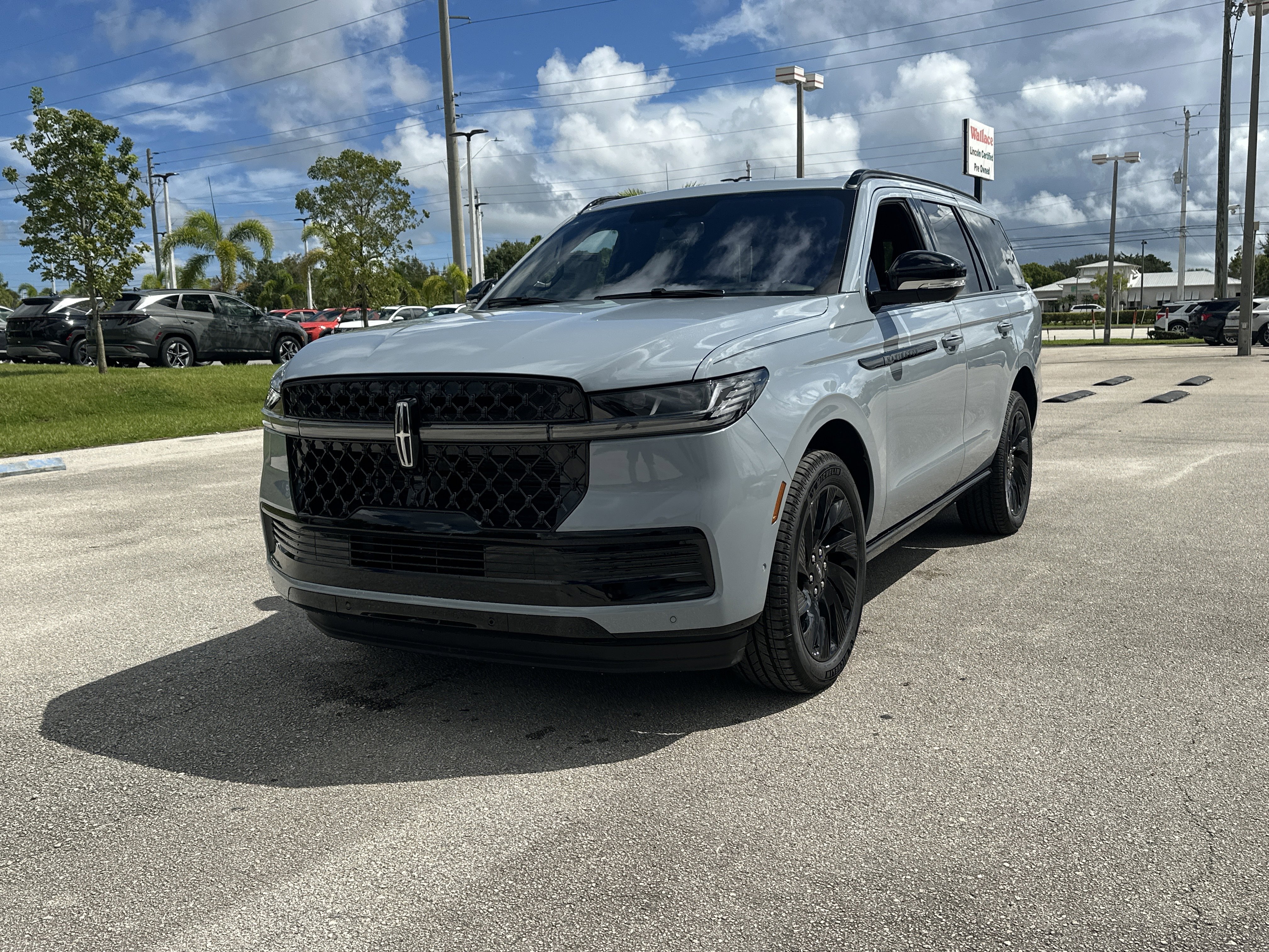New 2025 Lincoln Navigator Reserve image 2