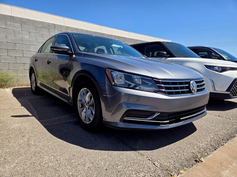 Used 2017 Volkswagen Passat 1.8T S FWD image 2