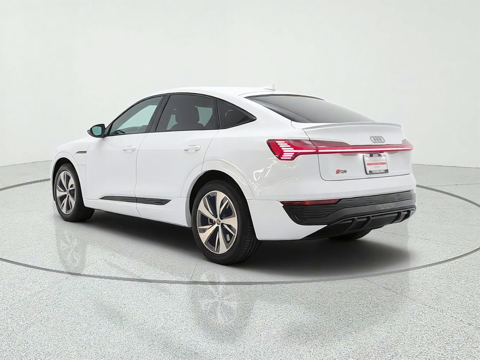 Used 2024 Audi Q8 e-tron Premium AWD/4WD image 7